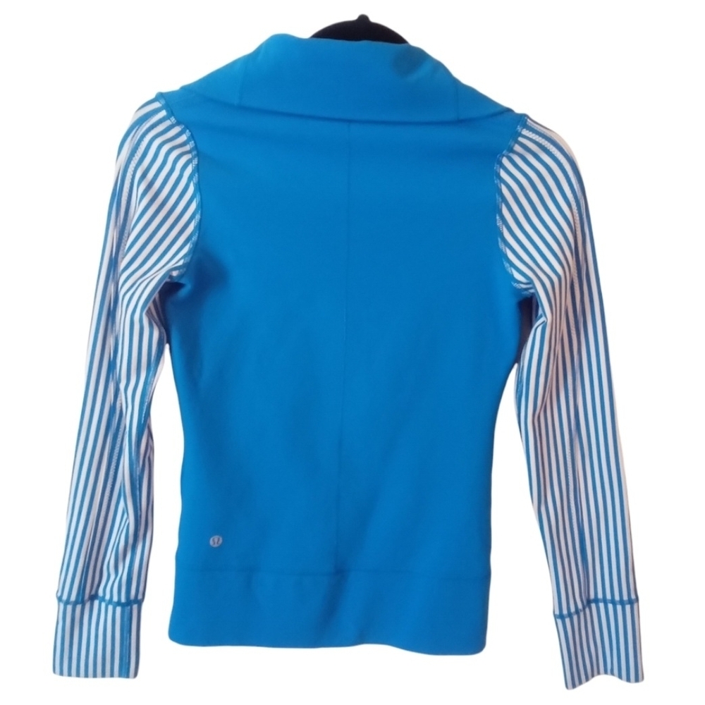 Lululemon Daily Yoga Jacket Size 2 Beaming Blue Striped Fully Zip Streched Top - Picture 3 of 9